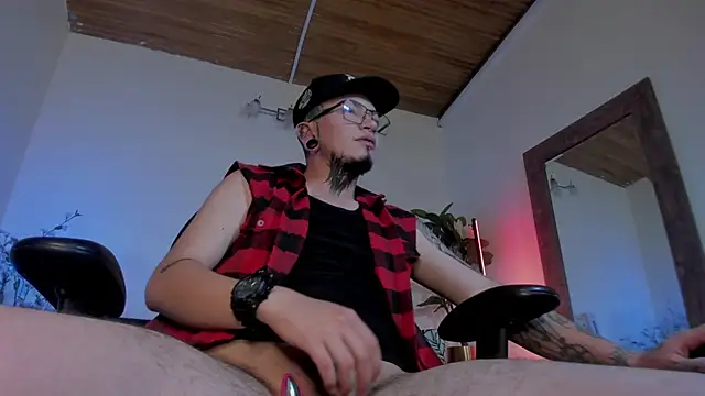 Snapshot of tyler_jones_ chatting on 03.16.26 tyler jones online show from 03.16.26