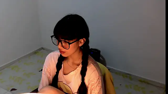 Snapshot of meganmiauu chatting on 05.27.26 meganmiauu online show from 05.27.26