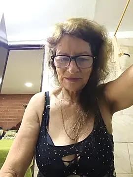 Snapshot of MaryeLunna chatting on 11.20.25 MaryeLunna online show from 11.20.25