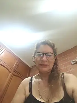 Snapshot of MaryeLunna chatting on 12.16.25 MaryeLunna online show from 12.16.25