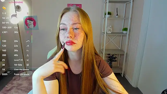 Roxy Sunnny online show from 10.07.25