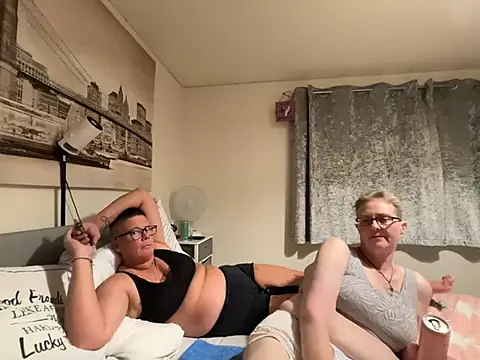 Snapshot of Curvy-Jinx chatting on 07.17.26 Curvy-Jinx online show from 07.17.26