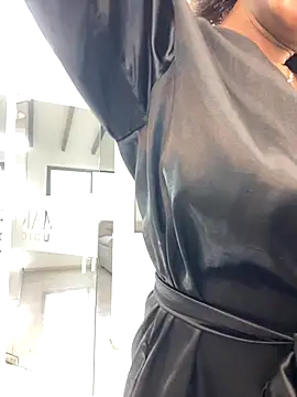 Snapshot of VictoriaKroft chatting on 09.29.25 VictoriaKroft online show from 09.29.25