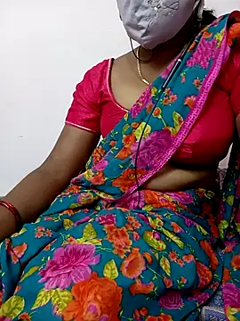 Snapshot of Cute_Renuka chatting on 10.26.25 Cute Renuka online show from 10.26.25