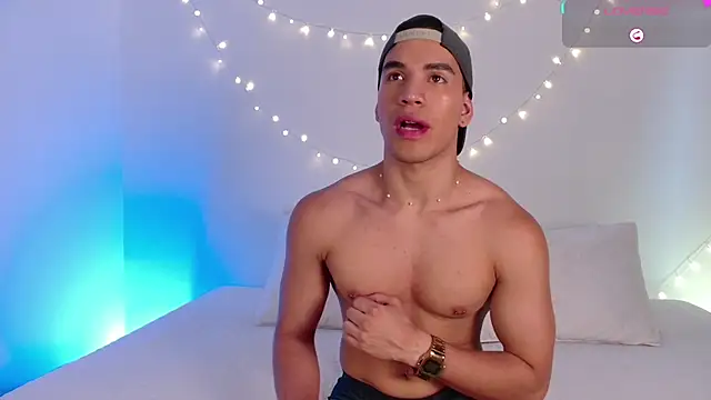 Snapshot of brunoorangel1 chatting on 12.16.25 brunoorangel1 online show from 12.16.25