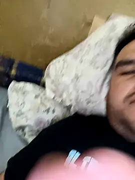 Snapshot of alber907 chatting on 10.11.25 alber907 online show from 10.11.25