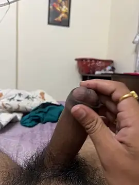 Snapshot of vidhu-lover chatting on 10.28.25 vidhu-lover online show from 10.28.25