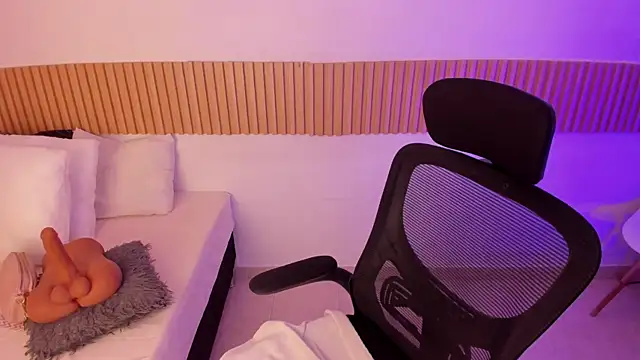 OliviaSweett online show from 11.15.25