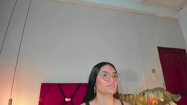 Snapshot of LunaAspen_ chatting on 11.11.25 LunaAspen online show from 11.11.25