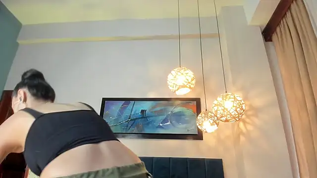 Snapshot of LunaAspen_ chatting on 11.25.25 LunaAspen online show from 11.25.25