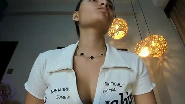 Snapshot of LunaAspen_ chatting on 12.03.25 LunaAspen online show from 12.03.25