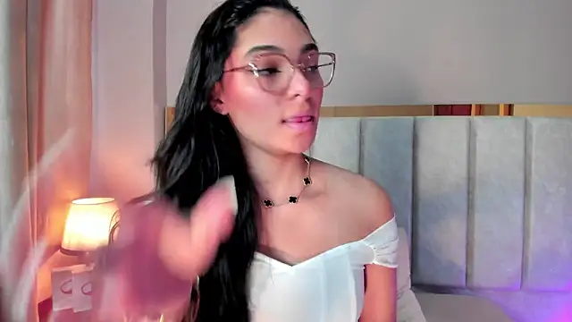 Snapshot of LunaAspen_ chatting on 02.12.26 LunaAspen online show from 02.12.26