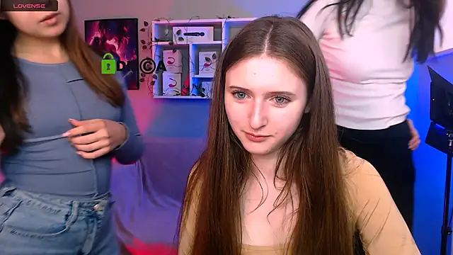 Snapshot of nekky_mouse chatting on 09.12.25 nekky mouse online show from 09.12.25