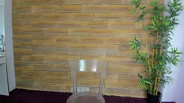 Cupcake Izzy online show from 11.04.25