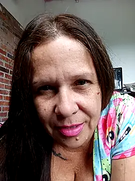 Snapshot of SinisterBabe chatting on 12.19.25 SinisterBabe online show from 12.19.25