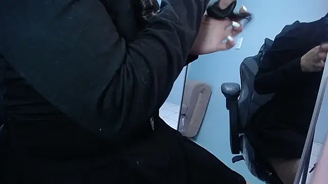 victoria hernandez t  online show from 11.19.25