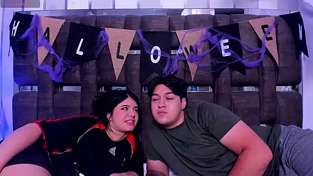 Snapshot of EmilyANDrew_ chatting on 10.30.25 EmilyANDrew online show from 10.30.25