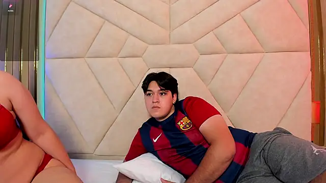 Snapshot of EmilyANDrew_ chatting on 11.04.25 EmilyANDrew online show from 11.04.25