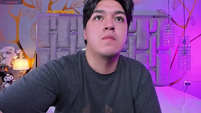 Snapshot of EmilyANDrew_ chatting on 11.19.25 EmilyANDrew online show from 11.19.25