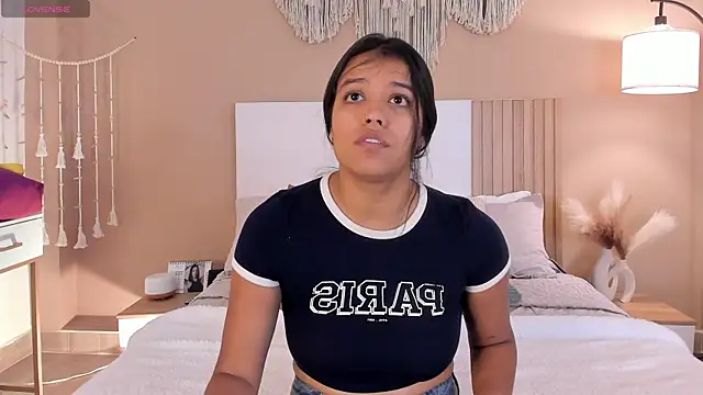 Snapshot of Camila_Bustamante chatting on 04.19.26 Camila Bustamante online show from 04.19.26