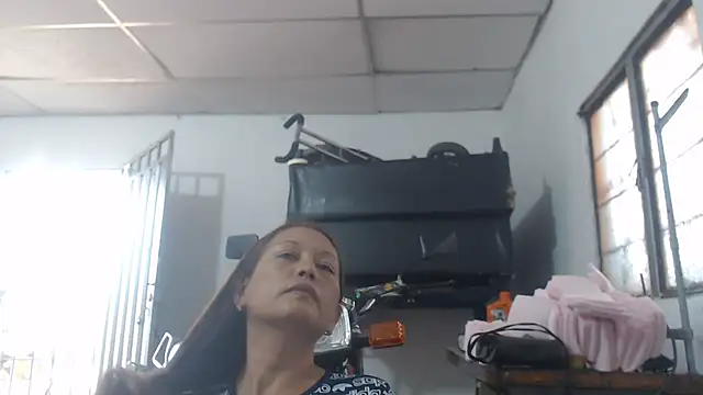 Snapshot of marinita13 chatting on 11.14.25 marinita13 online show from 11.14.25