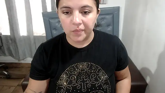 Snapshot of sarah_aguilar chatting on 05.21.26 sarah aguilar online show from 05.21.26