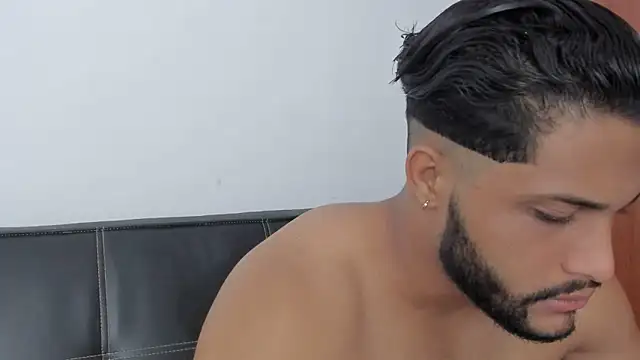 Snapshot of Pier_Simons chatting on 12.18.25 Pier Simons online show from 12.18.25