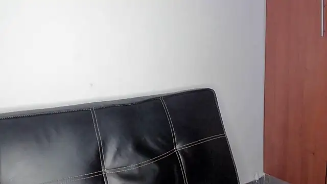 Snapshot of Pier_Simons chatting on 12.20.25 Pier Simons online show from 12.20.25