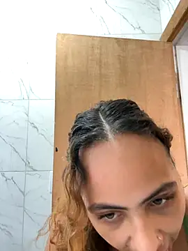 Chloe Leaozinho online show from 11.04.25