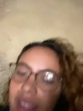 Chloe Leaozinho online show from 05.12.26