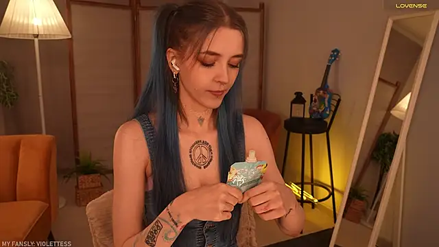 violetesa online show from 10.22.25