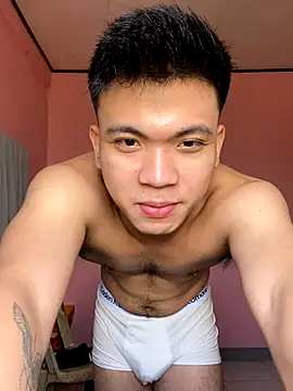 Snapshot of JerichoGutierez chatting on 12.23.25 JerichoGutierez online show from 12.23.25