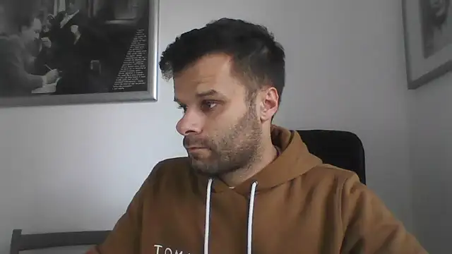 Snapshot of FROCETTO93 chatting on 10.31.25 FROCETTO93 online show from 10.31.25