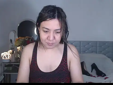 Snapshot of stellahugeX chatting on 10.13.25 stellahugeX online show from 10.13.25