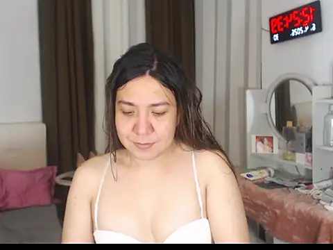 stellahugeX online show from 04.05.26