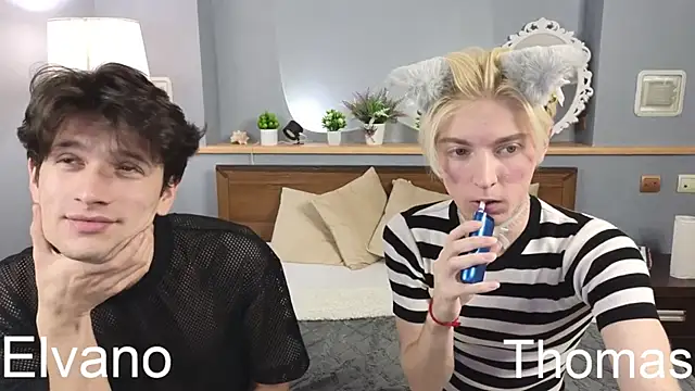 Snapshot of fiachand chatting on 10.24.25 fiachand online show from 10.24.25