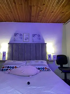 Snapshot of juliana-mancini chatting on 10.25.25 juliana-mancini online show from 10.25.25