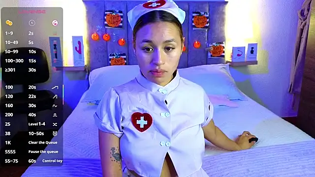 Snapshot of juliana-mancini chatting on 10.30.25 juliana-mancini online show from 10.30.25