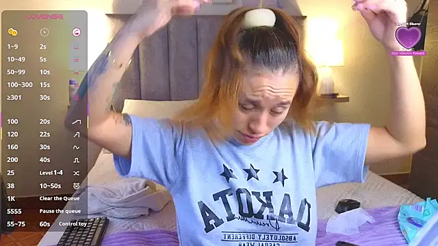 Snapshot of juliana-mancini chatting on 12.03.25 juliana-mancini online show from 12.03.25