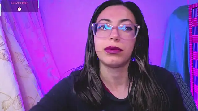 Snapshot of Miranda_sexlove_ chatting on 02.01.26 Miranda sexlove online show from 02.01.26