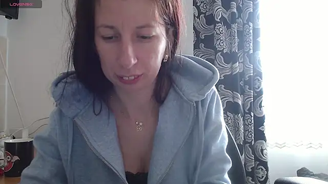 Snapshot of RosieHayes chatting on 11.17.25 RosieHayes online show from 11.17.25