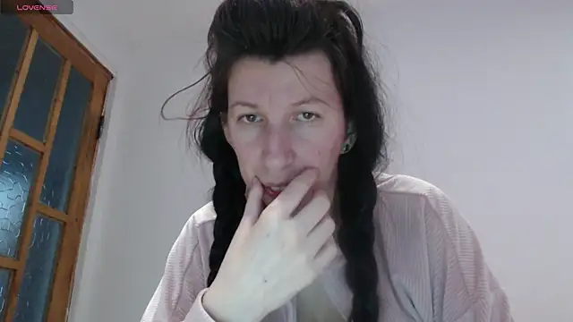Snapshot of RosieHayes chatting on 03.24.26 RosieHayes online show from 03.24.26