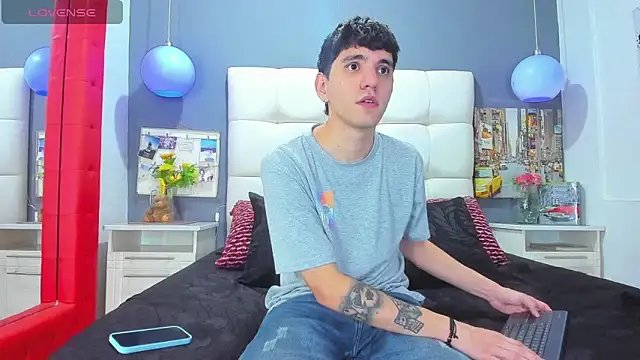 Matteo12  online show from 10.28.25