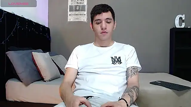 Matteo12  online show from 12.15.25