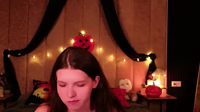 Snapshot of Gaby_Essen chatting on 10.24.25 Gaby Essen online show from 10.24.25