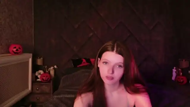 Snapshot of Gaby_Essen chatting on 10.27.25 Gaby Essen online show from 10.27.25