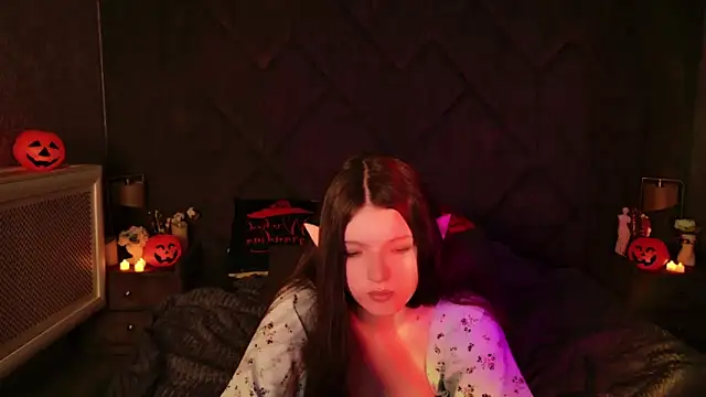 Snapshot of Gaby_Essen chatting on 10.31.25 Gaby Essen online show from 10.31.25