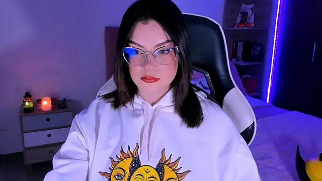 OphelianaRose33 online show from 10.28.25