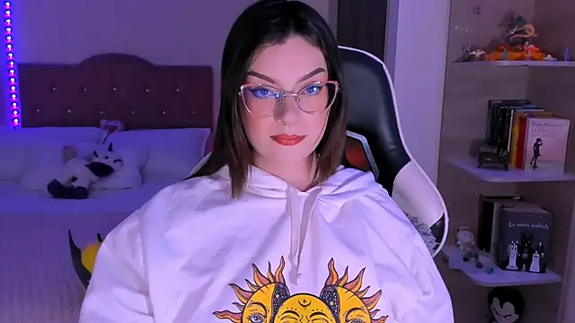 OphelianaRose33 online show from 12.18.25