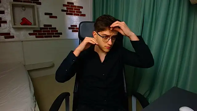 Snapshot of FelixStarkk chatting on 04.21.26 FelixStarkk online show from 04.21.26